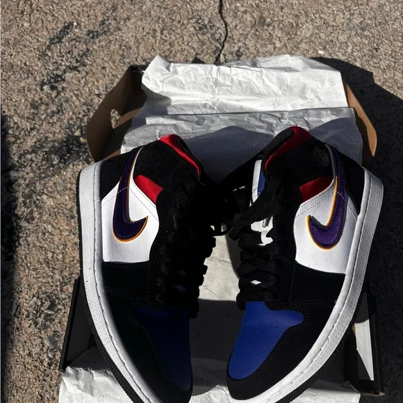 Jordan 1 mid se - Picture 2 of 6